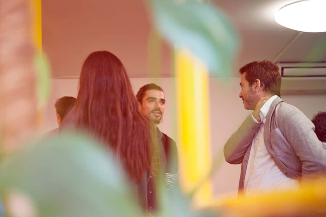 découvrez l'art du networking : développez votre réseau professionnel, établissez des connexions significatives et boostez votre carrière grâce à des stratégies efficaces et des conseils pratiques.