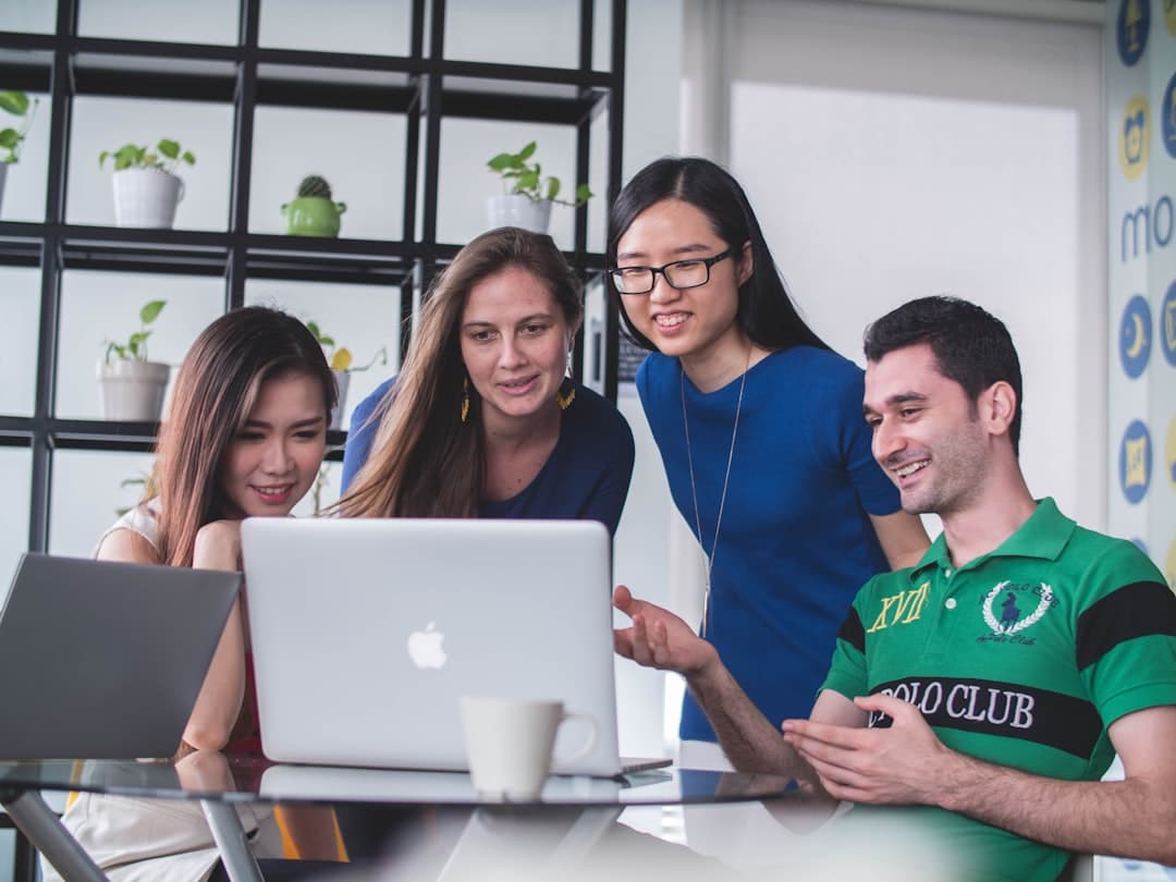 découvrez l'univers des ressources humaines : stratégies de gestion des talents, développement des compétences, et optimisation du bien-être au travail pour un environnement professionnel harmonieux.