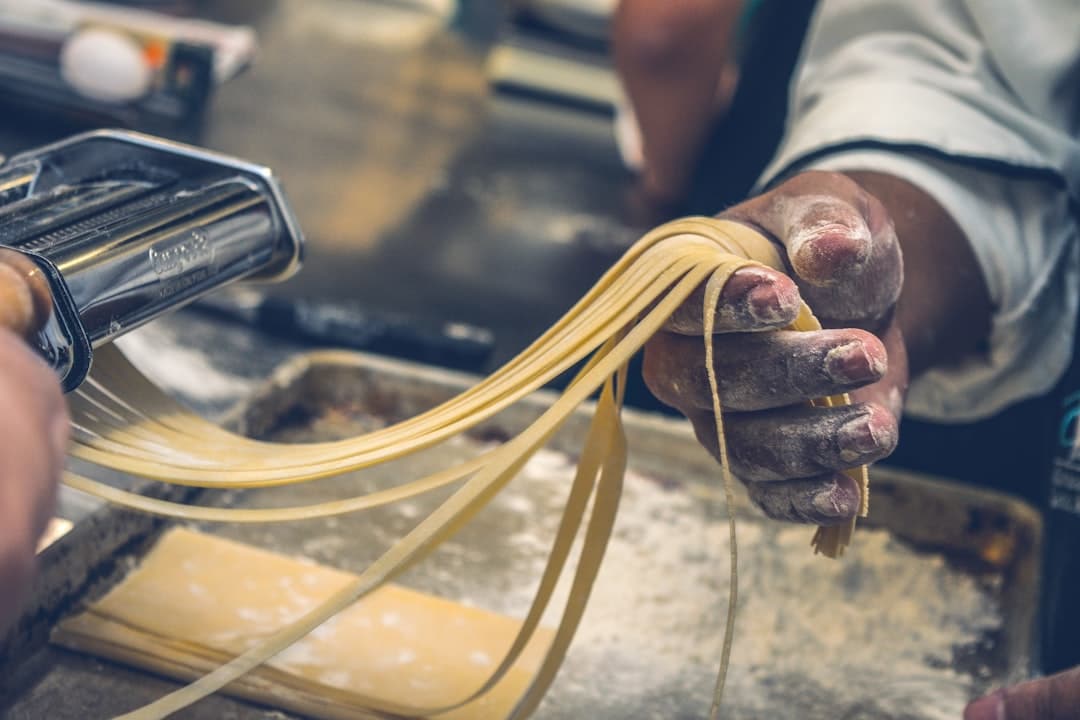 découvrez la richesse de la cuisine italienne avec ses saveurs authentiques, ses pâtes fraîches, ses sauces savoureuses et ses célèbres plats comme la pizza et le risotto. plongez dans un voyage culinaire inoubliable au cœur de l'italie!