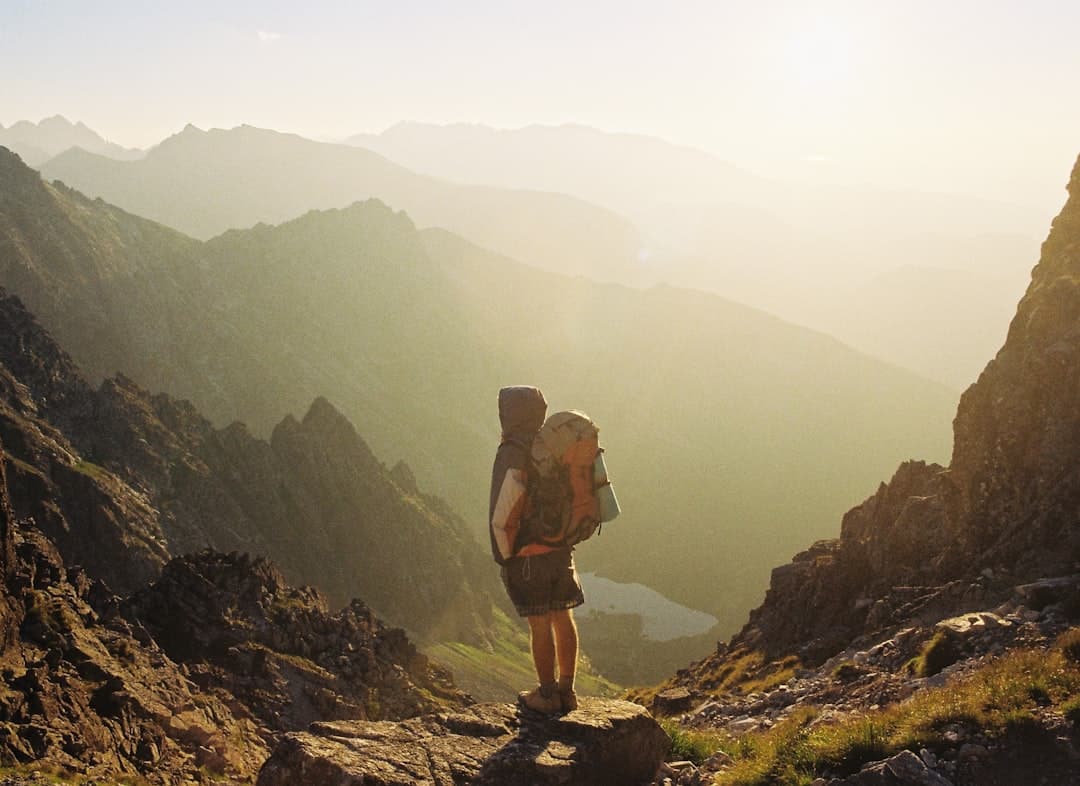 découvrez un monde d'aventures palpitantes et d'expériences inoubliables qui éveilleront votre esprit aventureux. partez à la découverte de paysages époustouflants et vivez des moments uniques qui resteront gravés dans votre mémoire.